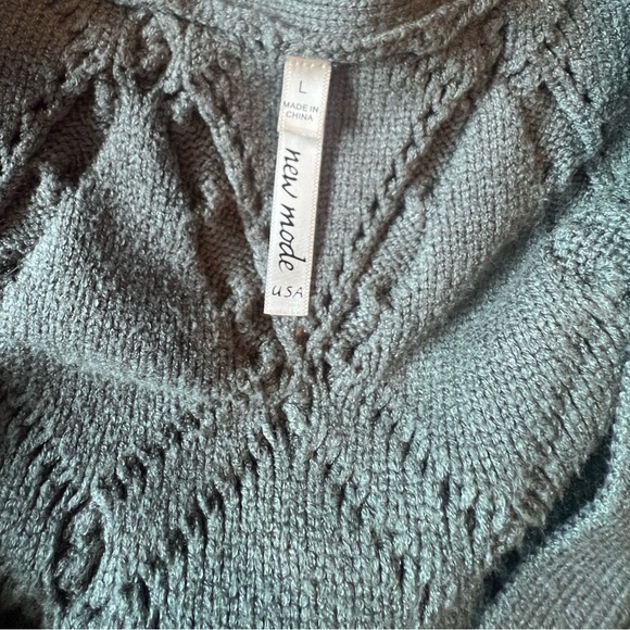 New Mode USA- Crop knit sweater - Picture 2 of 4